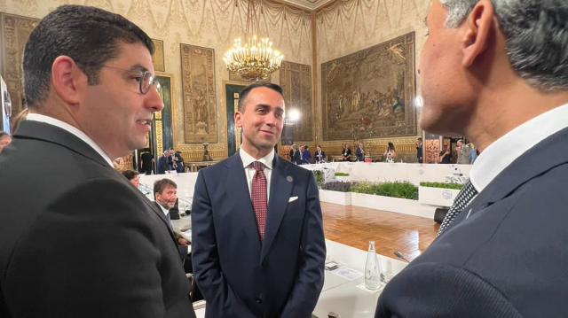 Mehdi Bensaid rencontre le ministre italien des Affaires étrangères, Luigi Di Maio, le 16 juin 2022 à Naples.