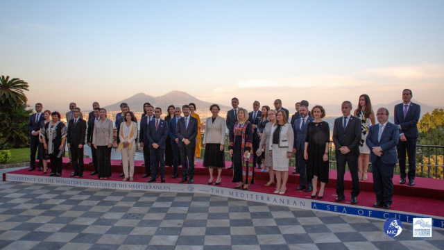 Les participants à la conférence des ministres de la culture de la région euro-méditerranéenne, le 16 juin 2022 à Naples.