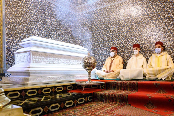 SM le Roi préside une veillée religieuse à l'occasion du 24ème anniversaire de la disparition de Feu Hassan II