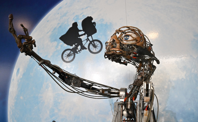 «E.T. The Extra-terrestrial» (Steven Spielberg, 1982) - Marionnette mécanique - Vente aux enchères à Beverly Hills - Julien&#039;s Auctions - Hollywood - Los Angeles