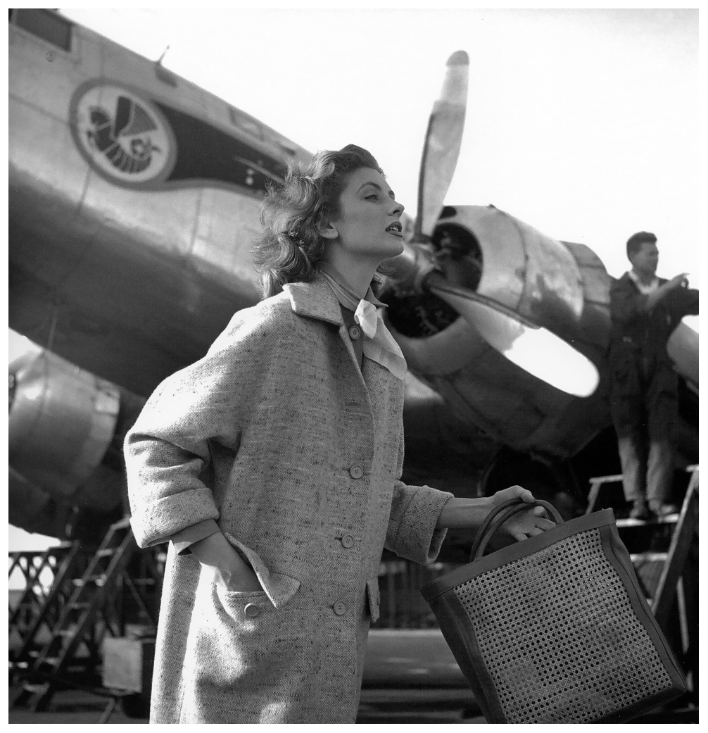 Suzy Parker posant pour le magazine ELLE au Maroc en avril 1953 / Ph. DR