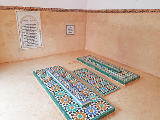 Tombe d'Ibn Abbâd près de celle de son épouse
