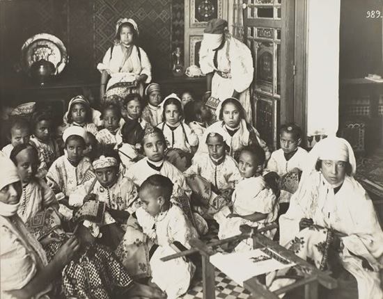 Des femmes marocaines en classe de broderie. / Ph. imgur