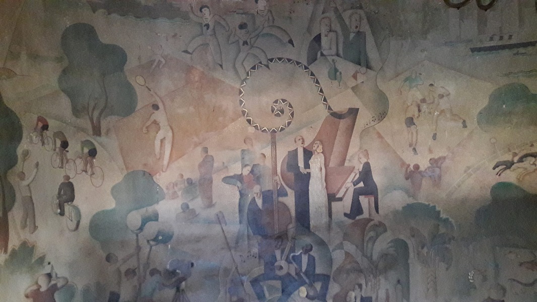 Détail de la fresque murale de Marcel Couderc au cinéma Camera de Meknès / Ph. Ghita Zine - Yabiladi