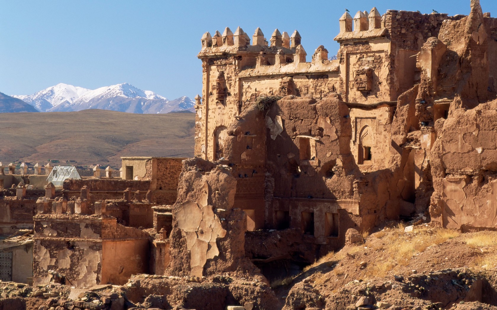 Seul des ruines subsistent de la kasbah de Télouet. / Ph. Finttour