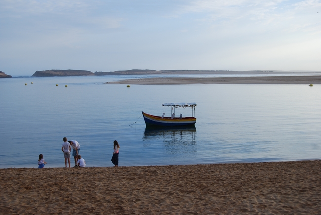 Toutes les plages de Oualidia, jusqu’au ilots de sables à marais haute, sont accessibles par ses petits bateaux à touristes qui parcourent la lagune / Ph. Julie Chaudier - Yabiladi