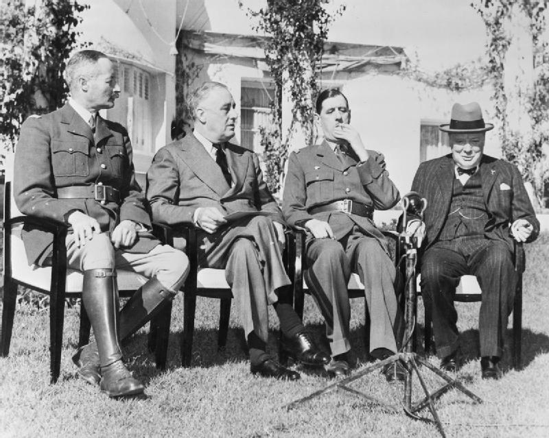 Le président Roosevelt et le premier ministre Churchill dans une villa à Casablanca où la conférence de presse a eu lieu. / Ph. Pinterest