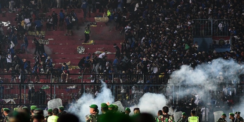 Mouvement de foule dans un stade en Indonésie: Le bilan s