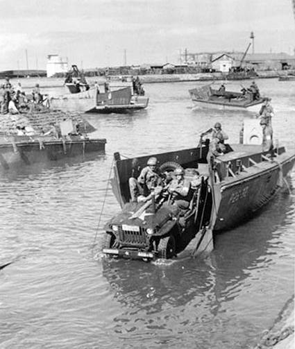 Des soldats américains débarquant au port de Fédala (actuelle Mohammedia) en novembre 1942. / Ph. Algeroisementvotre