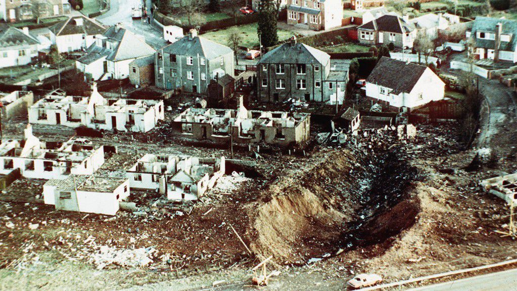 Le village de Lockerbie après le crash du vol 103 Pan Am. / Ph. DR