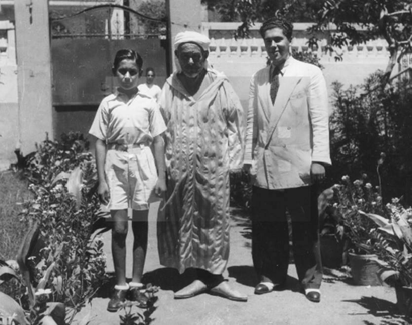 El-Khattabi en exil avec ses deux enfants / Ph. DR.