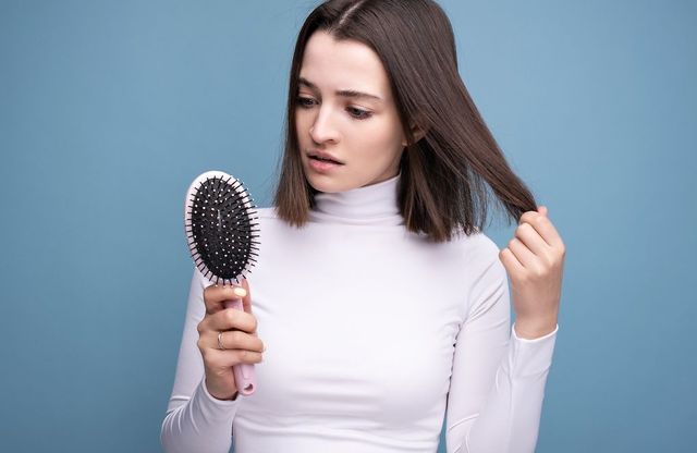 Alopécie : le stress a-t-il vraiment un impact sur la chute de cheveux ?