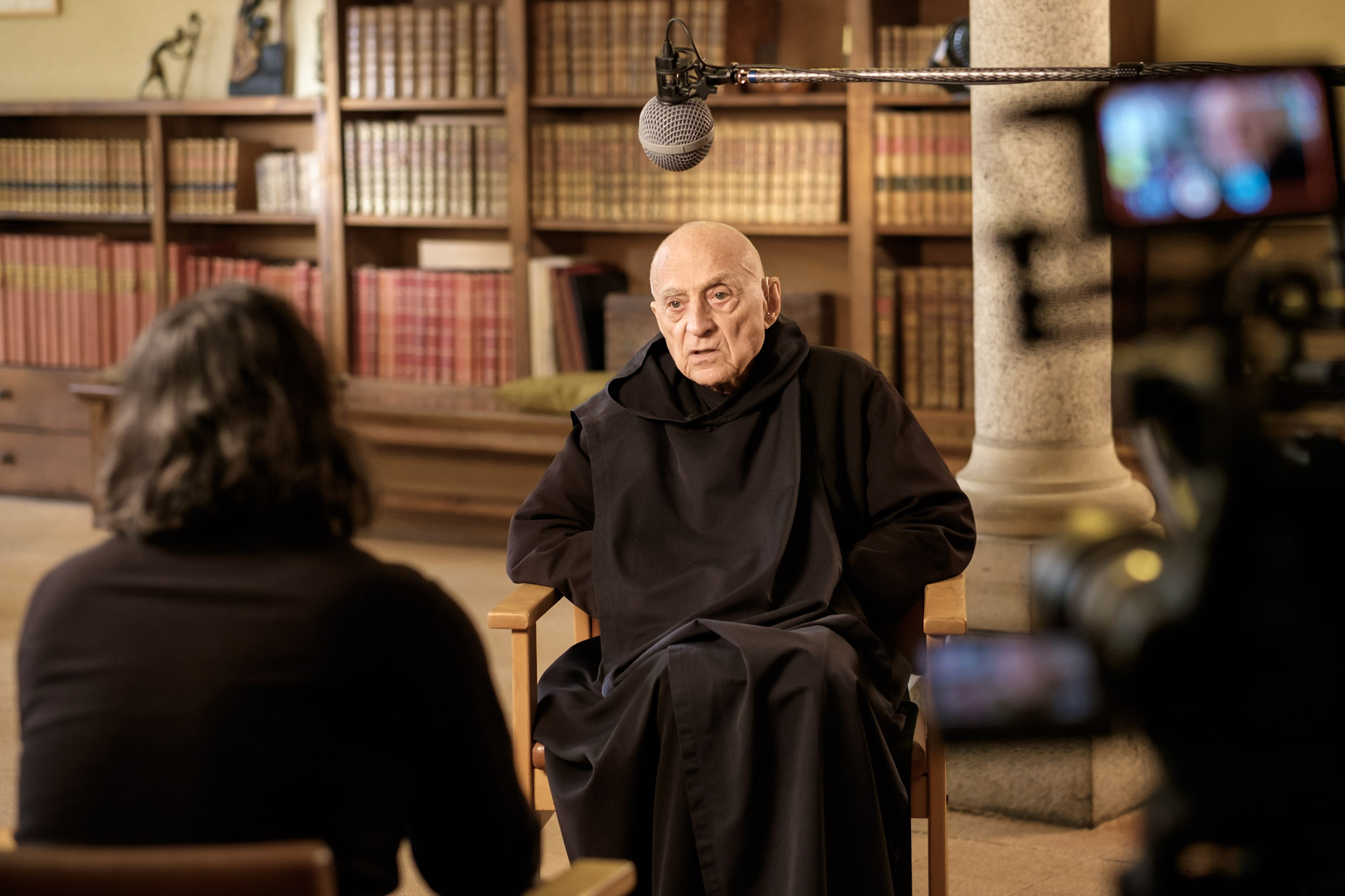 Entretien avec le père Gilbert, un des premiers moines du monastère, lors du tournage du film documentaire «Les cloches de Toumliline» de Hamid Derrouich / Ph. Nicolas Michel
