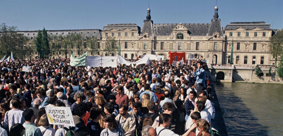 Manifestation contre le racisme et en hommage à Brahim Bouarram, le 3 mai 1995. / Ph. Pierre Boulat - SIPA