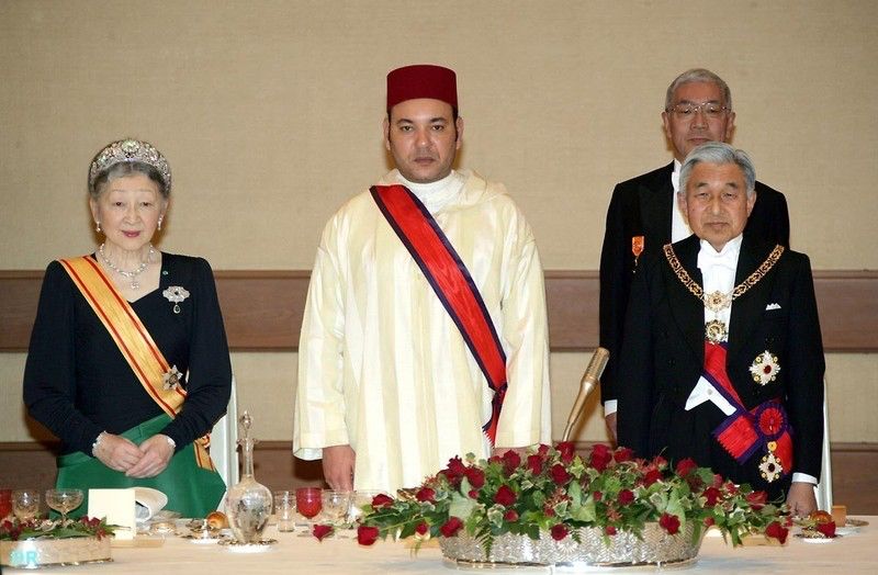 Le Roi Mohammed VI avec l’empereur Akihito à Tokyo en novembre 2005 / Archive - DR
