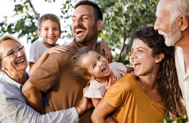 Comment les familles recomposées influencent la qualité des relations parents-enfants ? Une étude répond